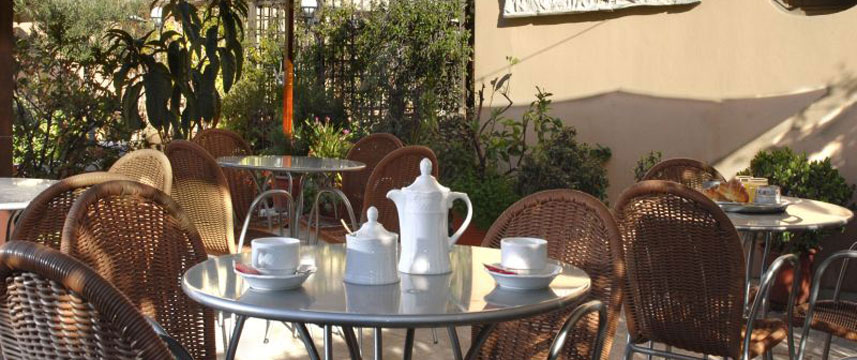 Hotel des Artistes - Terrace Area Hotel des Artistes - Terrace Area